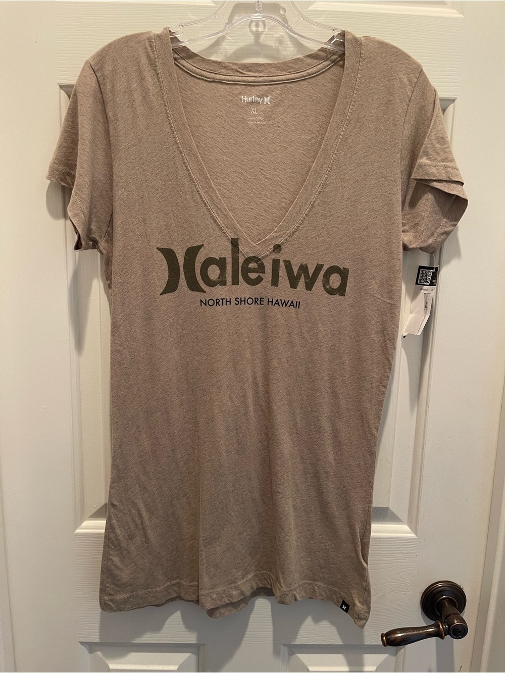 Hurley Haleiwa North Shore Hawaii V-Neck Tee in Taupe